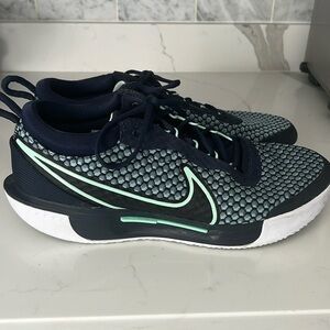 Nike Air Zoom Court Pro Hardcourt Tennis shoes. Size 12. Mint condition!